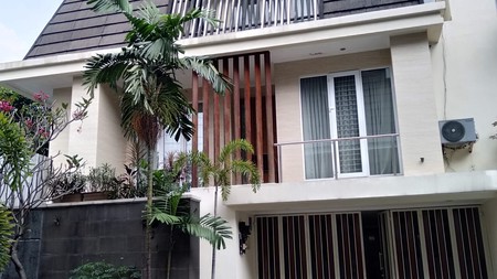 townhouse dengan kolam renang di area kemang