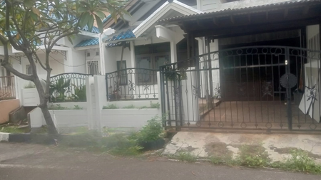 Rumah 2 Lantai Bagus Di sewakan  lokasi sangat strategis di Lebak Bulus, Jakarta Selatan