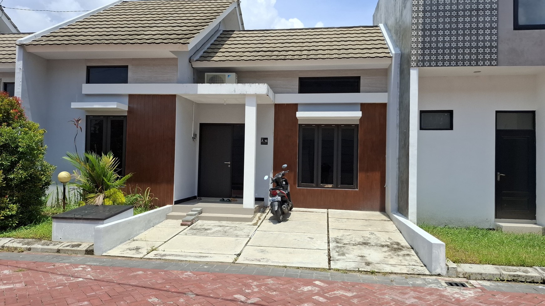 Rumah Tinggal Dalam Perumahan Taman Lavender Jl Parangtritis