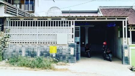 dijual rumah pinggir jalan