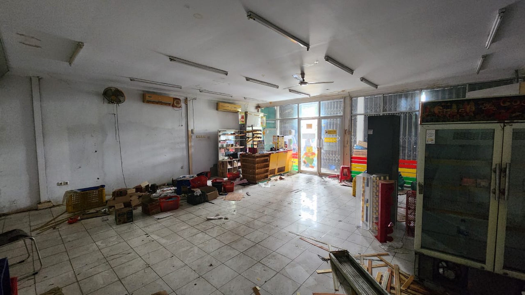 Ruang Usaha ex Mini Market Di Jalan Nangka Tanjung Barat 