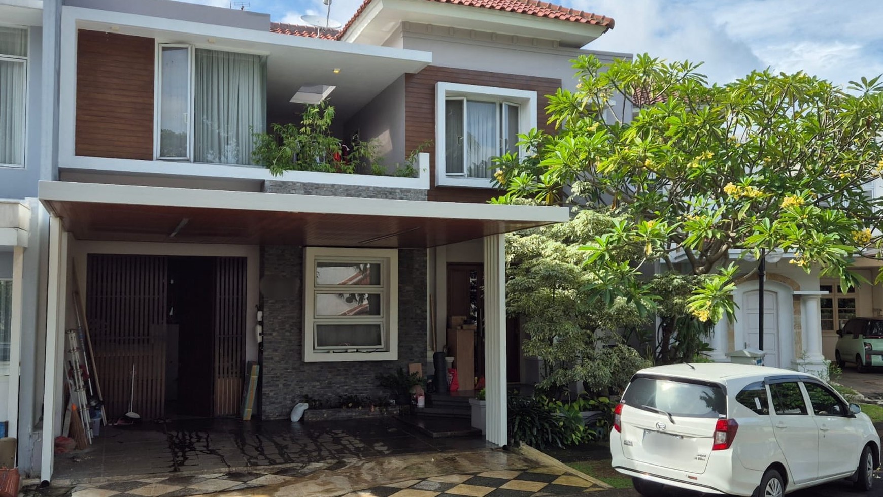 Rumah bagus, dengan Private Swimming Pool, dalam Cluster di BSD