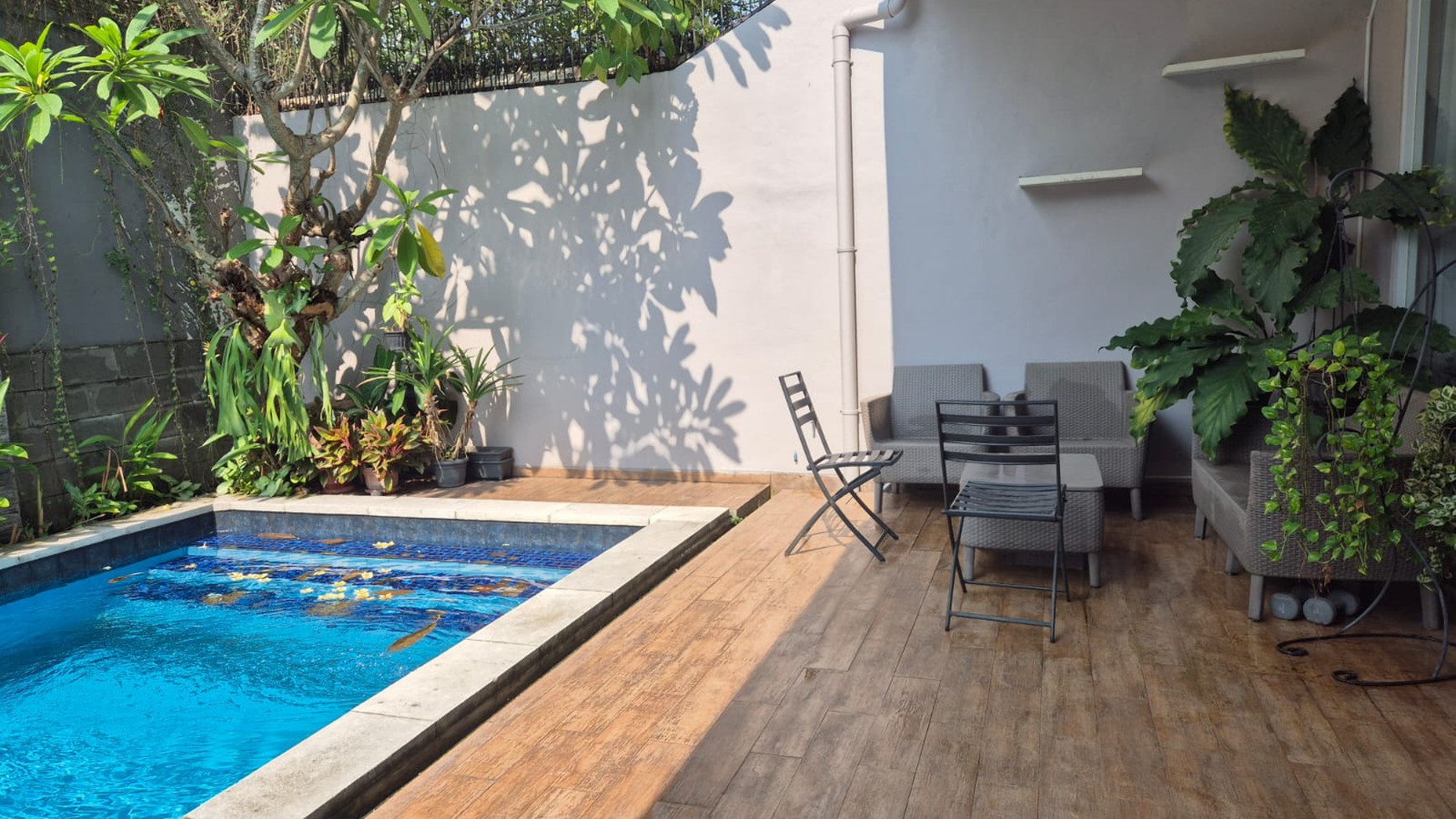 Rumah bagus, dengan Private Swimming Pool, dalam Cluster di BSD