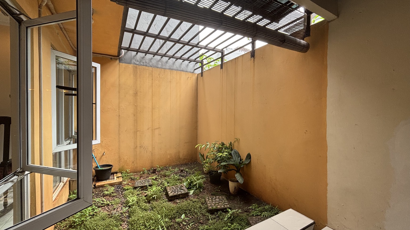 Rumah Cantik 2 Lantai Sudah Renovasi di Dalam Cluster Kota Wisata
