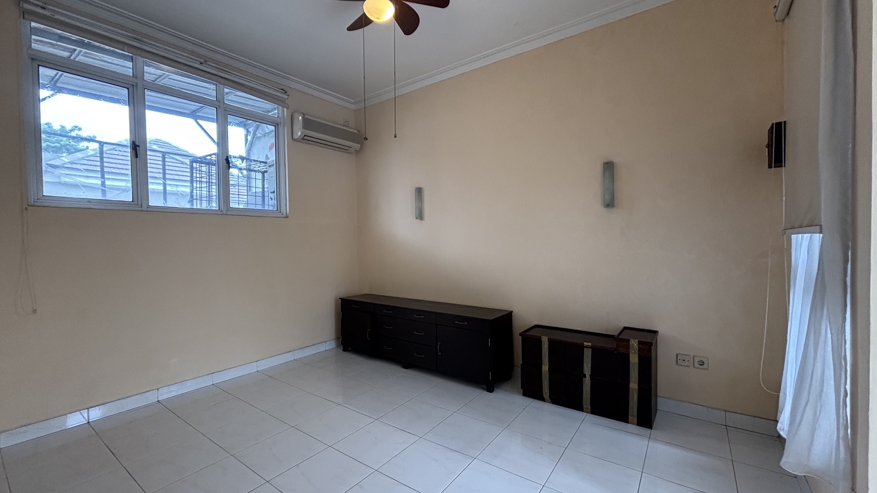 Rumah Cantik 2 Lantai Sudah Renovasi di Dalam Cluster Kota Wisata
