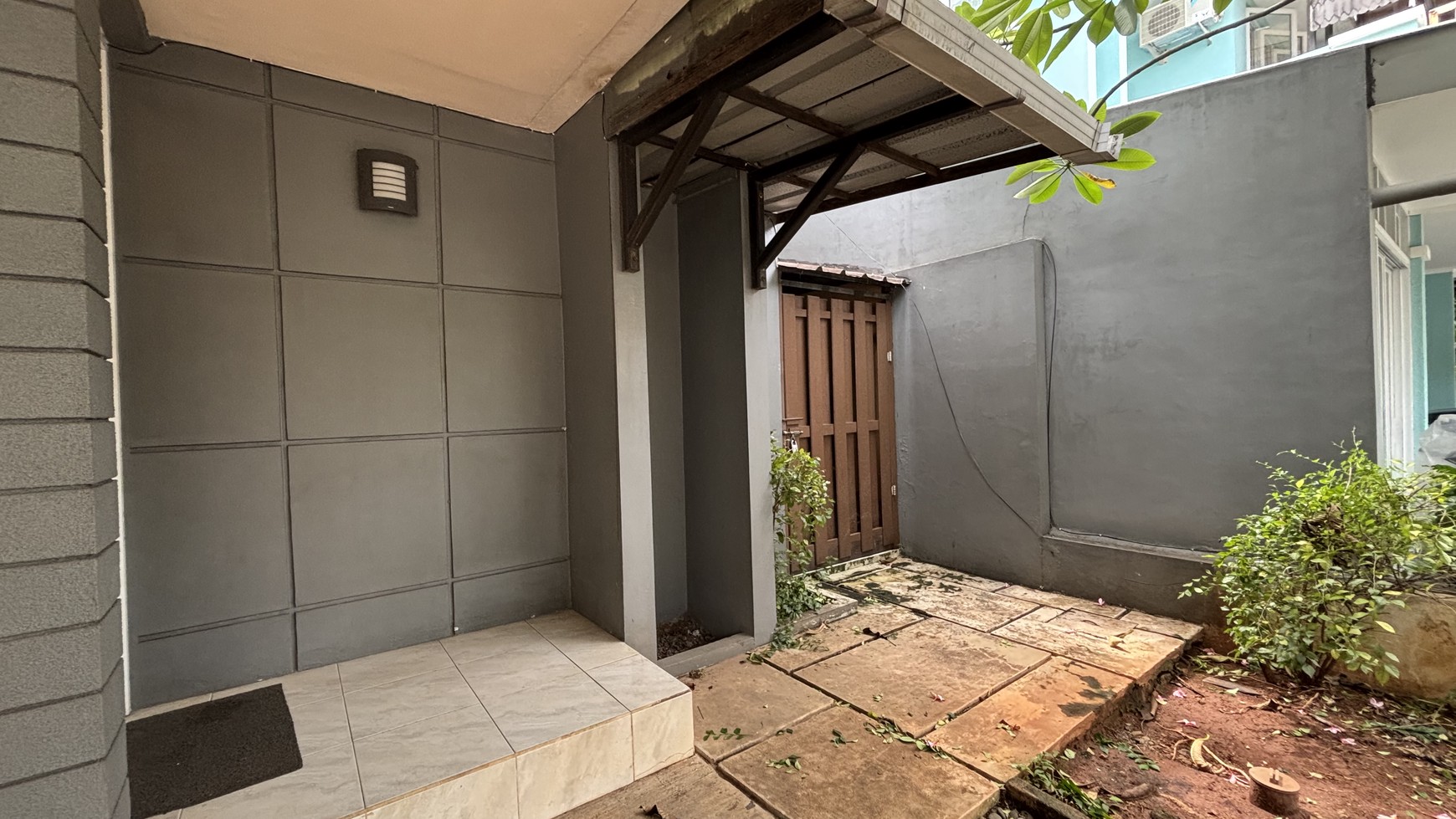 Rumah Cantik 2 Lantai Sudah Renovasi di Dalam Cluster Kota Wisata