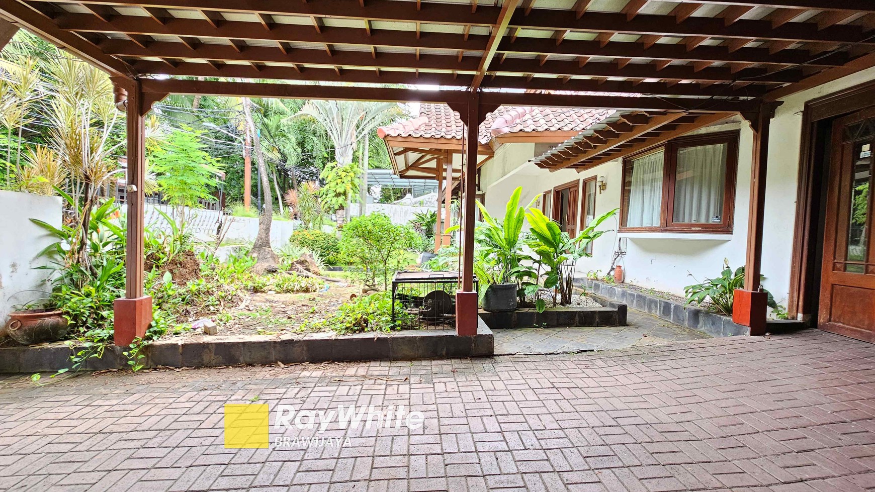 Rumah Hitung Tanah Area Cipete