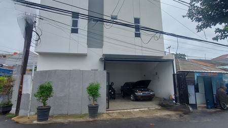 Rumah Baru Cantik Hook di Daerah Tebet Jakarta Selatan dengan Akses 2 mobil