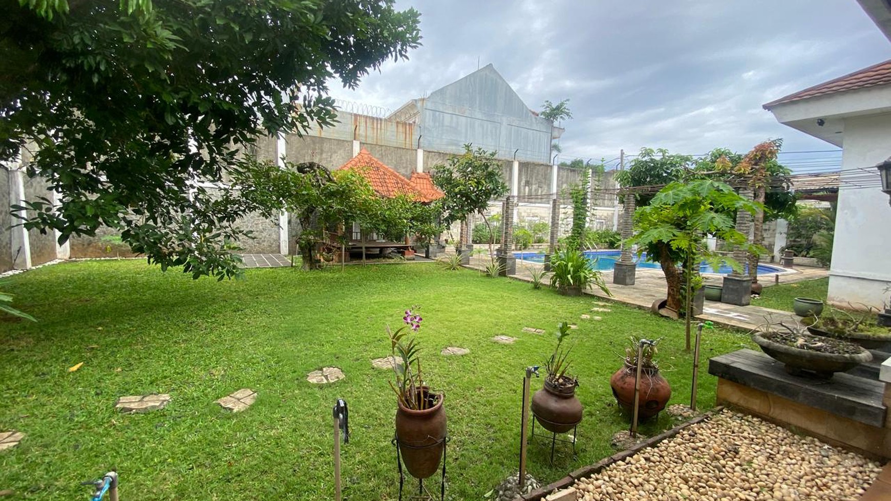 Dijual Rumah Mewah di Cinere Kolam Renang Ruang Luas