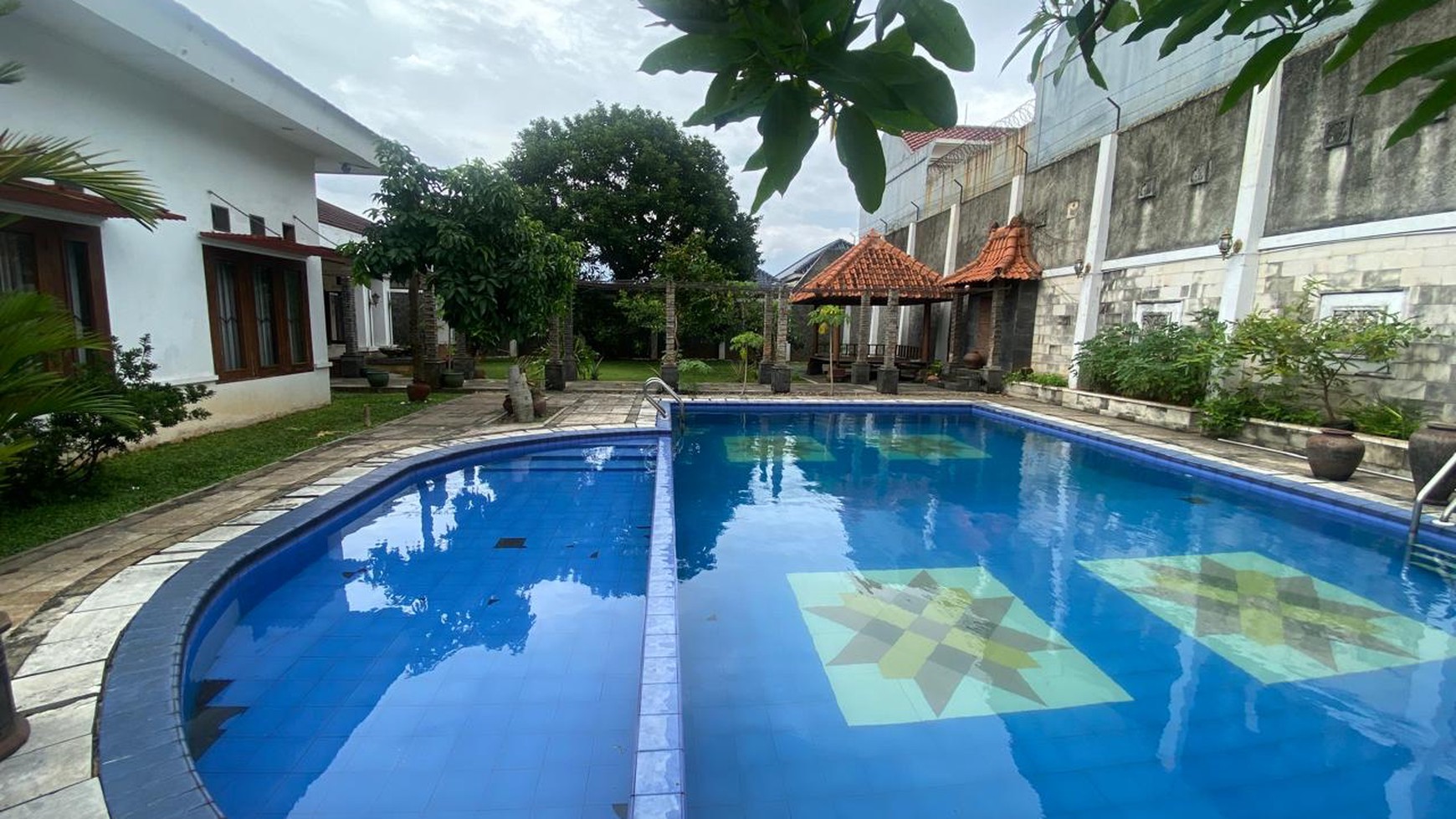 Dijual Rumah Mewah di Cinere Kolam Renang Ruang Luas