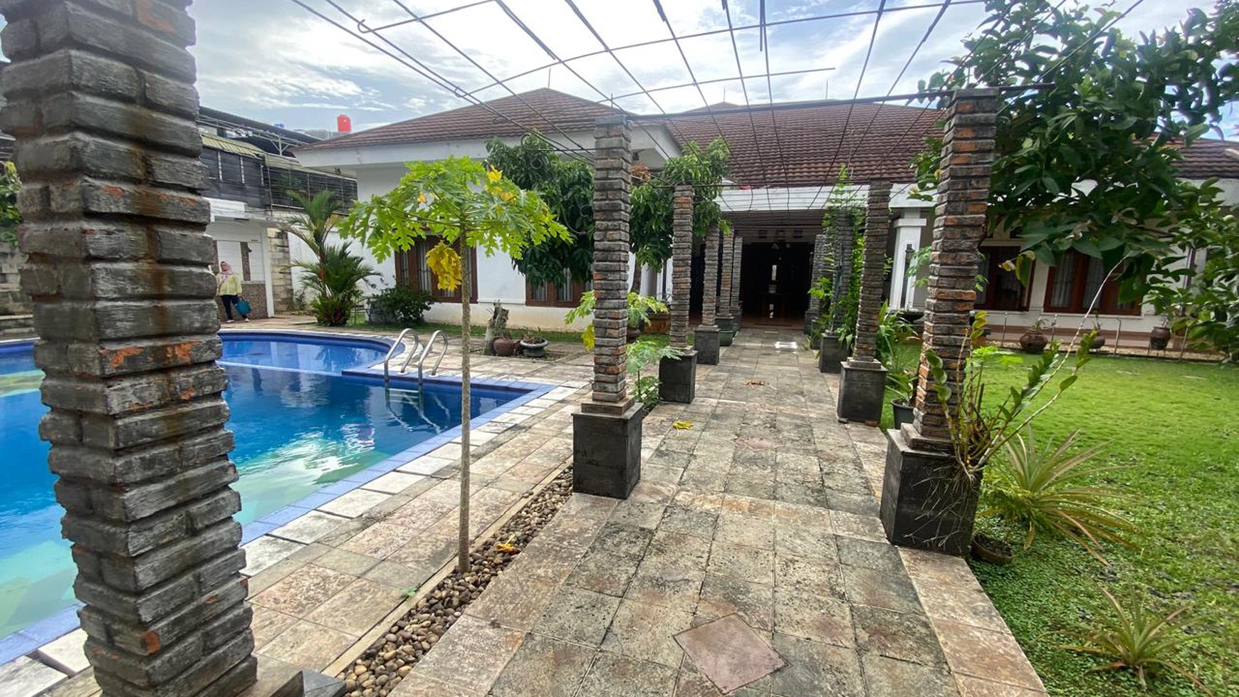 Dijual Rumah Mewah di Cinere Kolam Renang Ruang Luas
