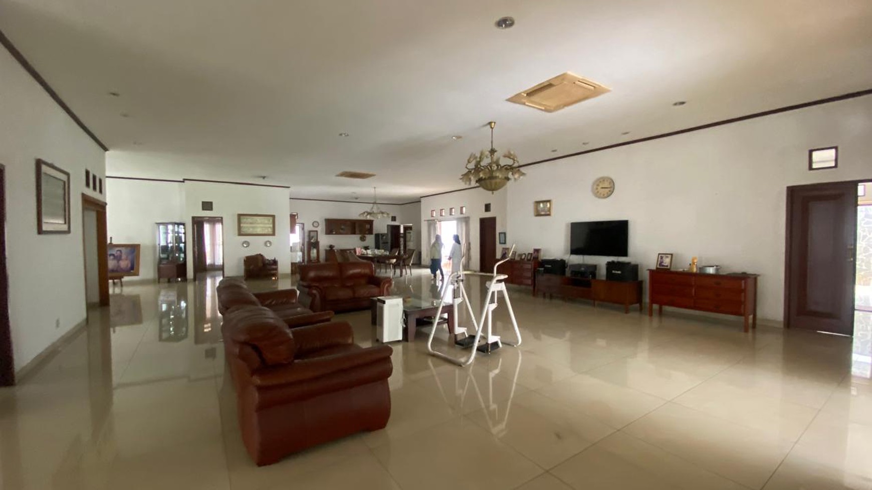 Dijual Rumah Mewah di Cinere Kolam Renang Ruang Luas