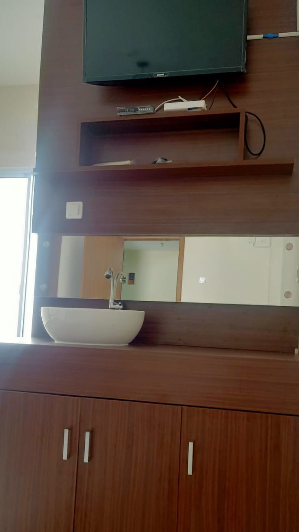 Apartemen Strategis di Cinere Semi Furnished View Kolam Renang