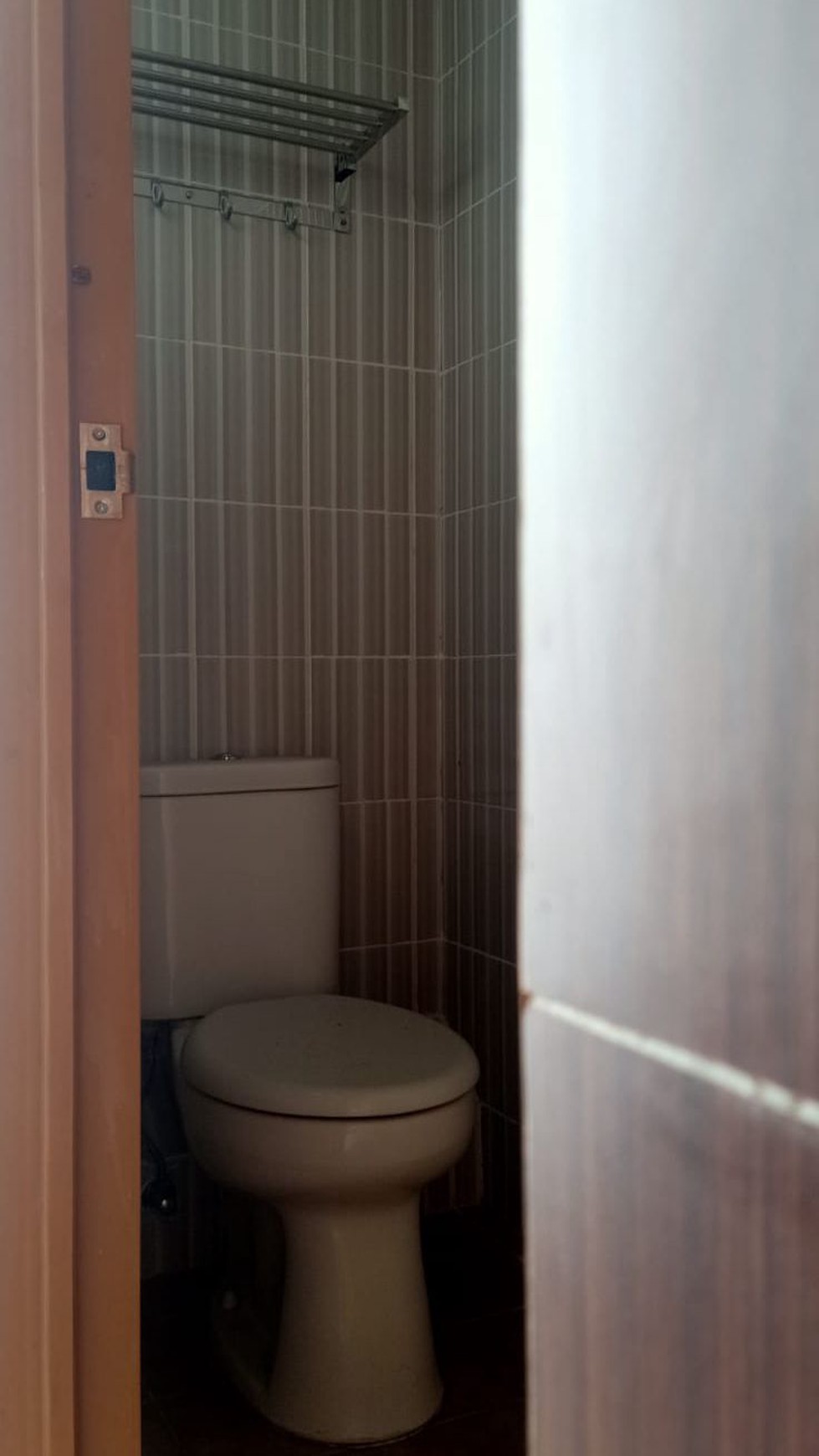 Apartemen Strategis di Cinere Semi Furnished View Kolam Renang