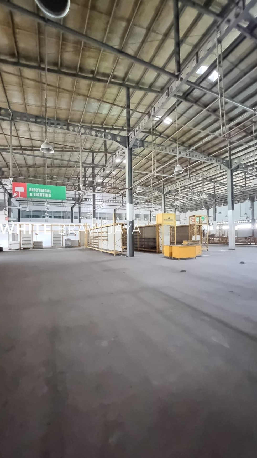 Gedung ex supermarket Radja Bangunan Bekasi Lokasi Strategis