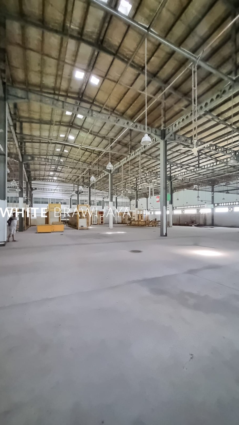 Gedung ex supermarket Radja Bangunan Bekasi Lokasi Strategis