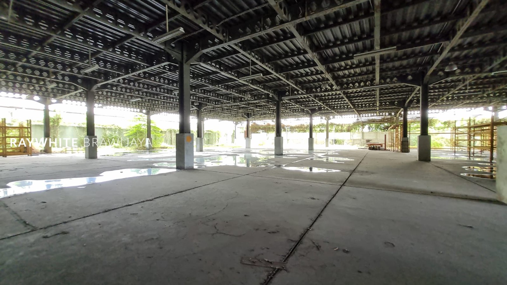 Gedung ex supermarket Radja Bangunan Bekasi Lokasi Strategis