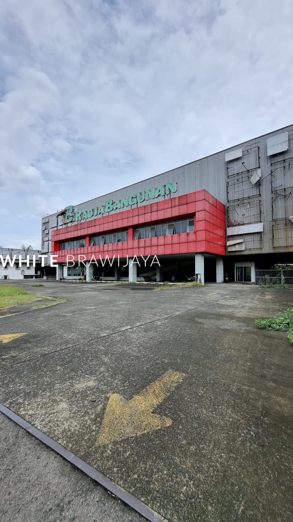 Gedung ex supermarket Radja Bangunan Bekasi Lokasi Strategis
