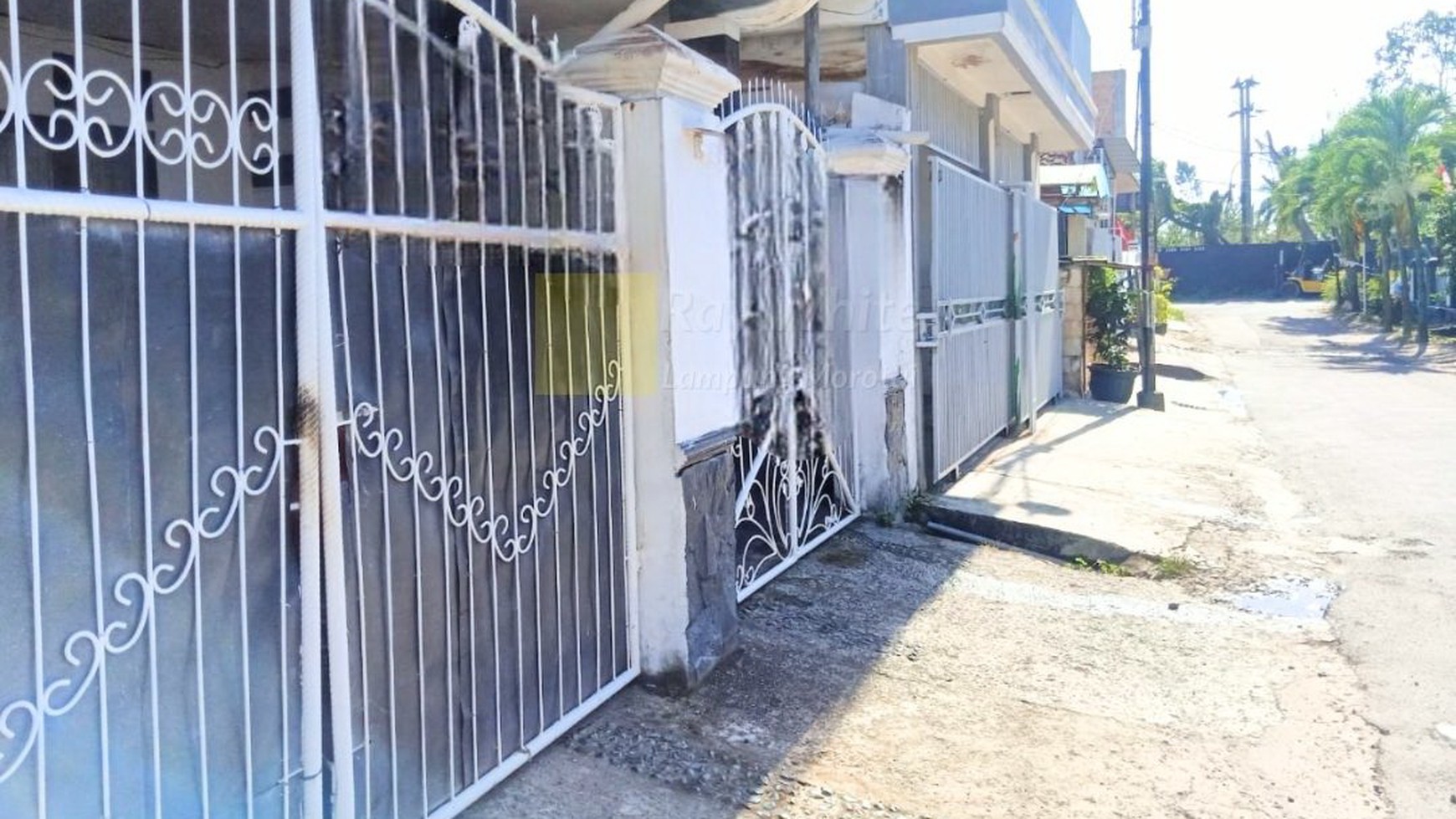 Dijual rumah 2 lantai