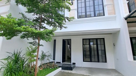 Brand New House American Classic 3 Lantai Best Price di Kalibata