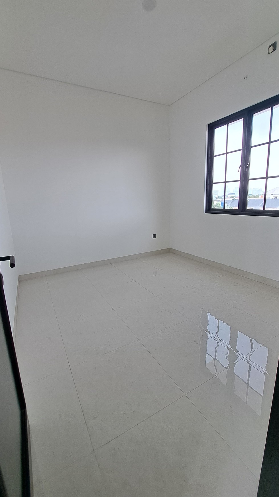 Brand New House American Classic 3 Lantai Best Price di Kalibata