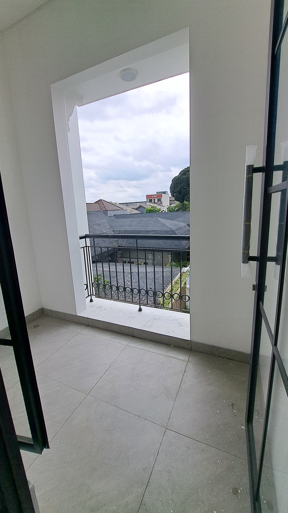 Brand New House American Classic 3 Lantai Best Price di Kalibata