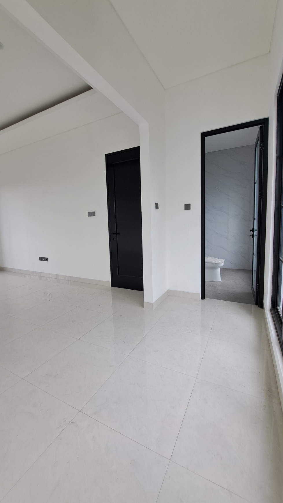 Brand New House American Classic 3 Lantai Best Price di Kalibata
