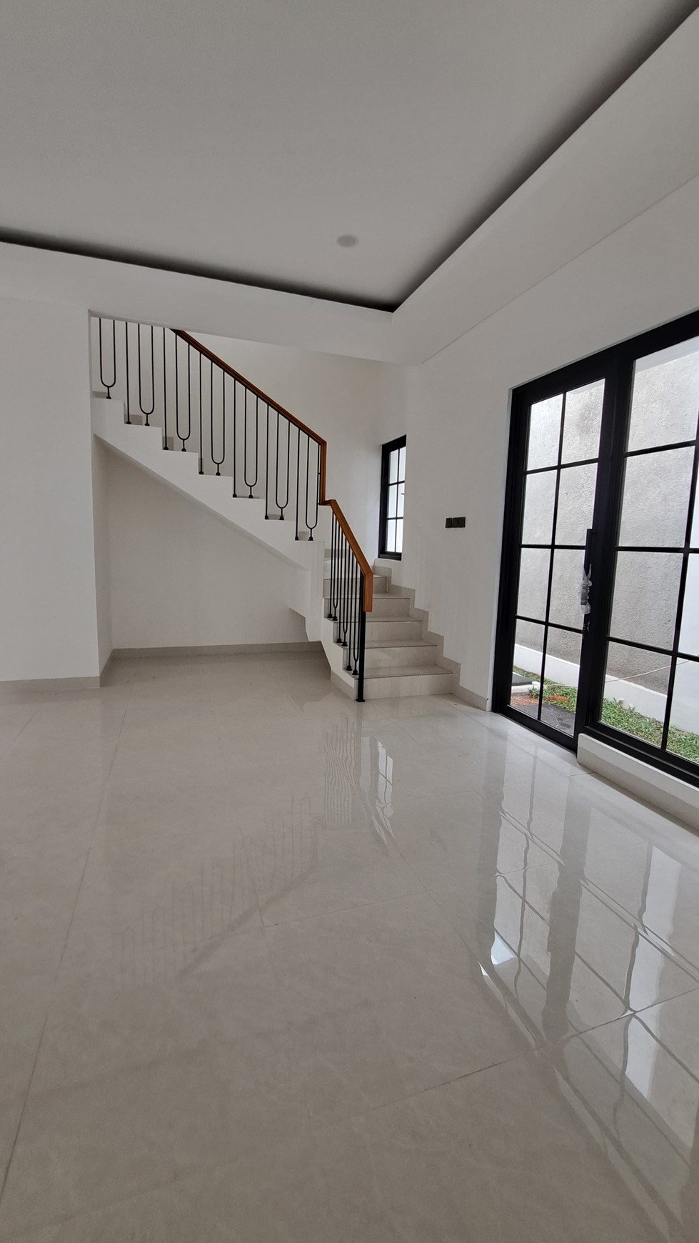 Brand New House American Classic 3 Lantai Best Price di Kalibata