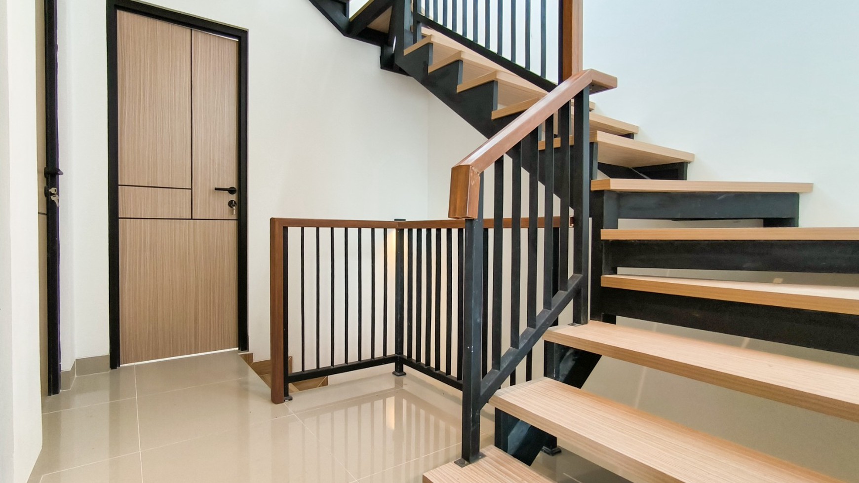 Rumah 2 lantai,Luas Tanah 72,dalam cluster di Bintaro Jaya 9.