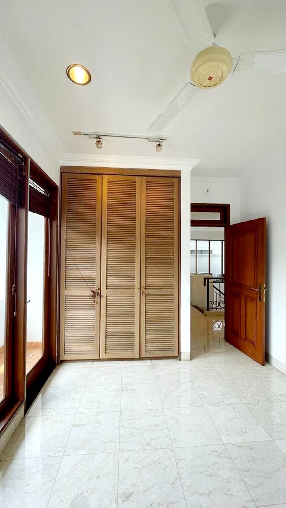 Rumah Bagus Di Pejaten Barat, Villa Palma Jakarta Selatan,