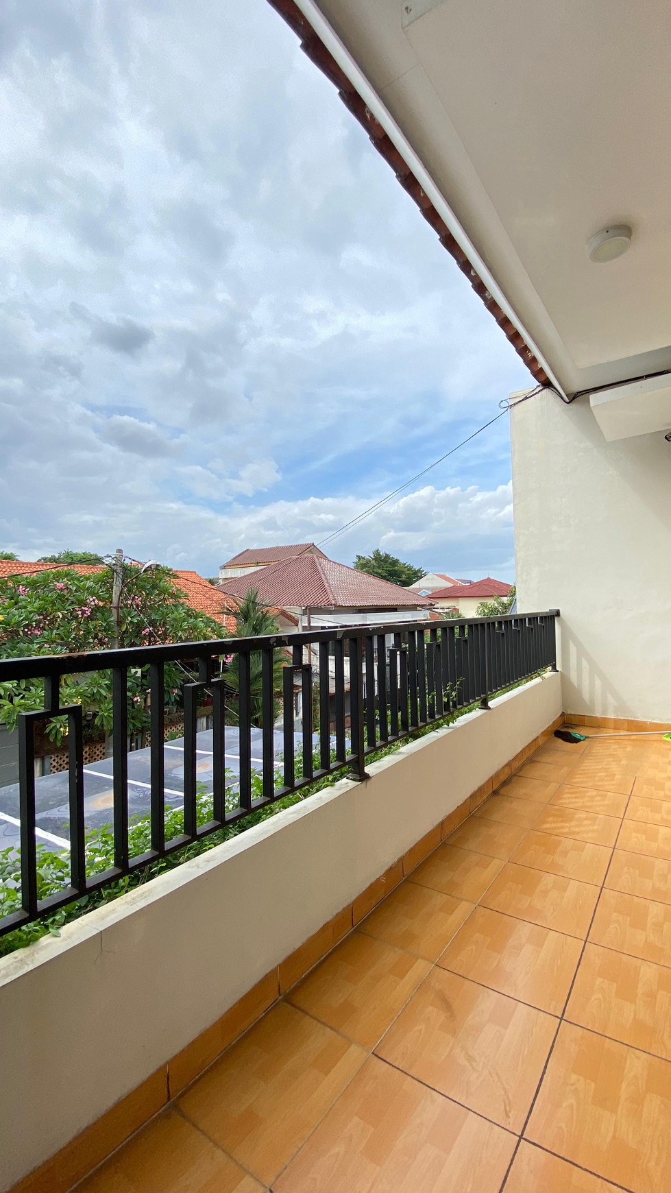 Rumah Semi Furnished Nyaman di Cinere - Lokasi Strategis