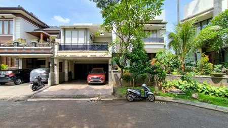 Rumah Mewah Siap Huni dengan Halaman Luas dan Lingkungan Asri di Bintaro