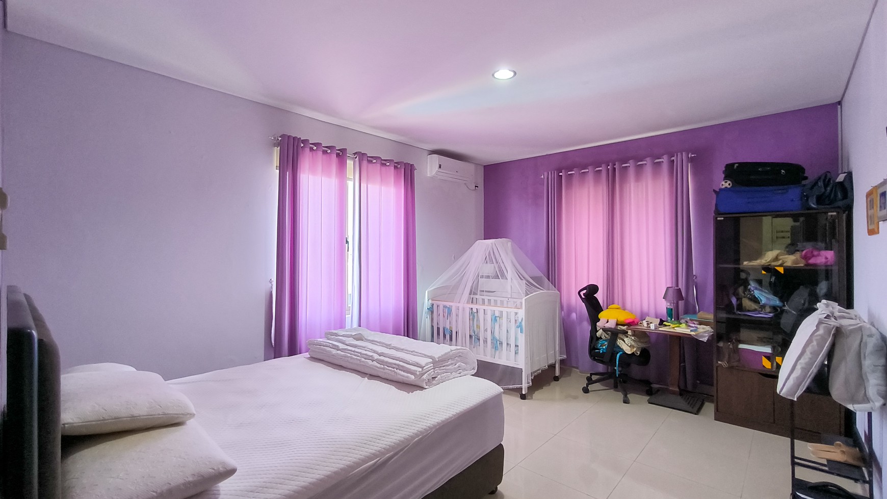 Rumah Mewah Siap Huni dengan Halaman Luas dan Lingkungan Asri di Bintaro