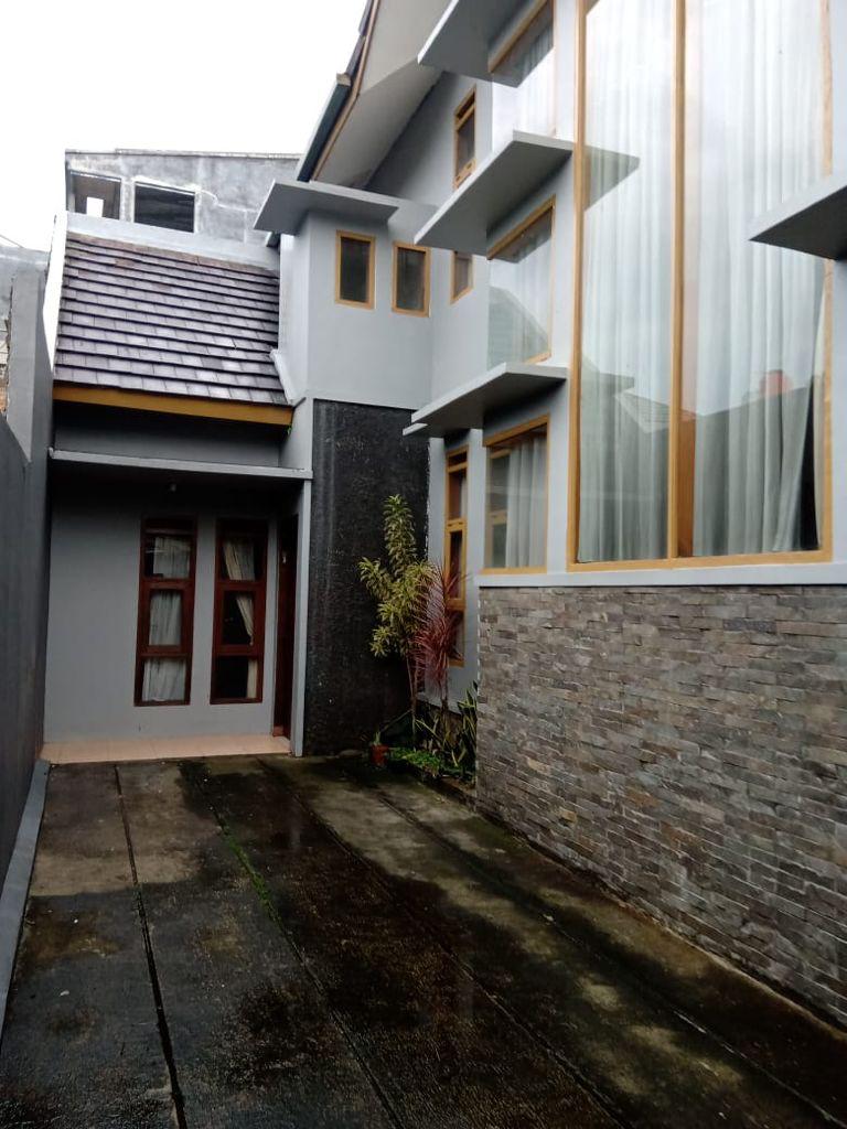 Rumah cantik di Bumi Sariwangi 1 lokasi strategis dekat yogya