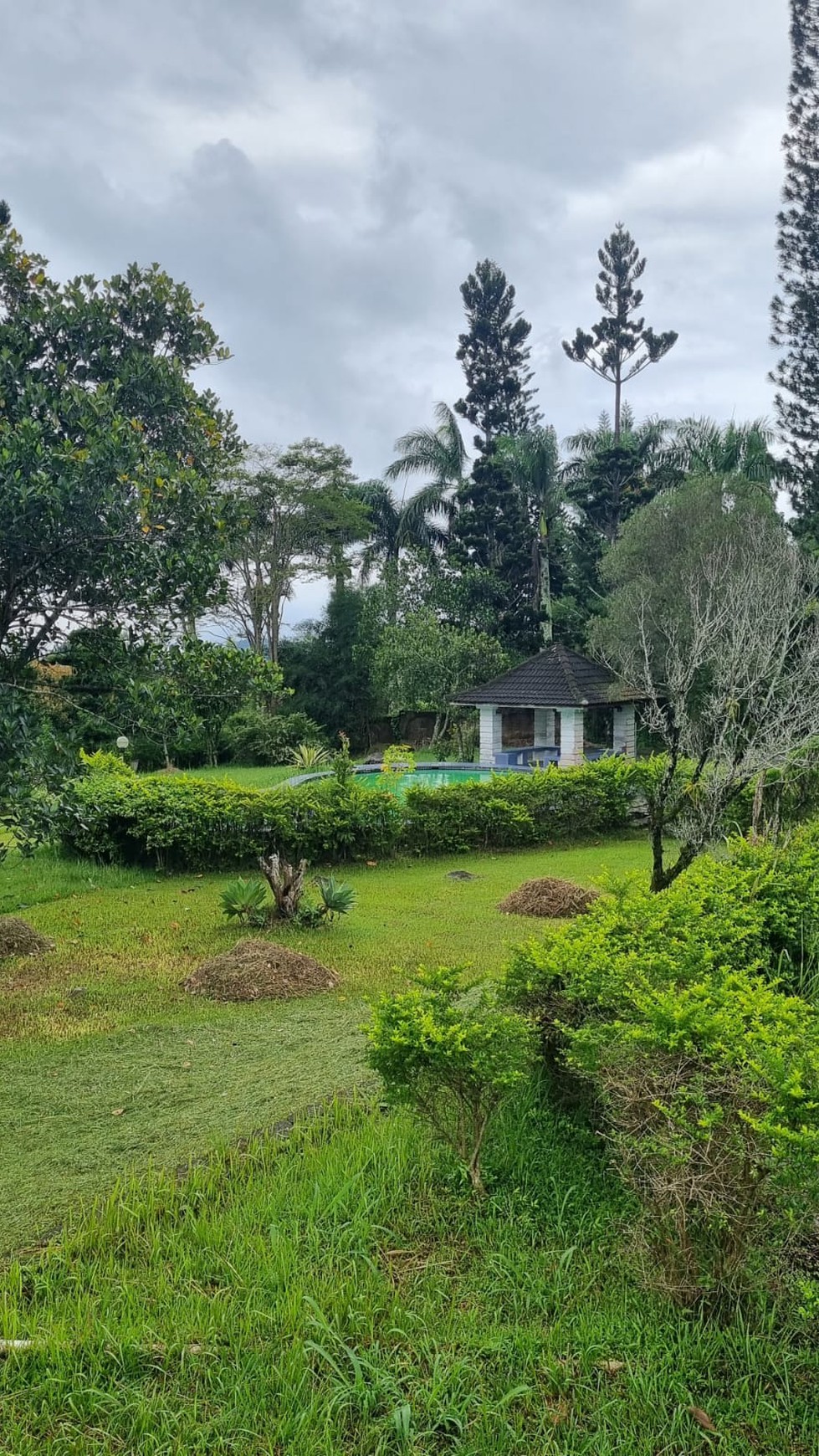 Villa Asri dengan Halaman Luas dan Lingkungan Nyaman di Cianjur