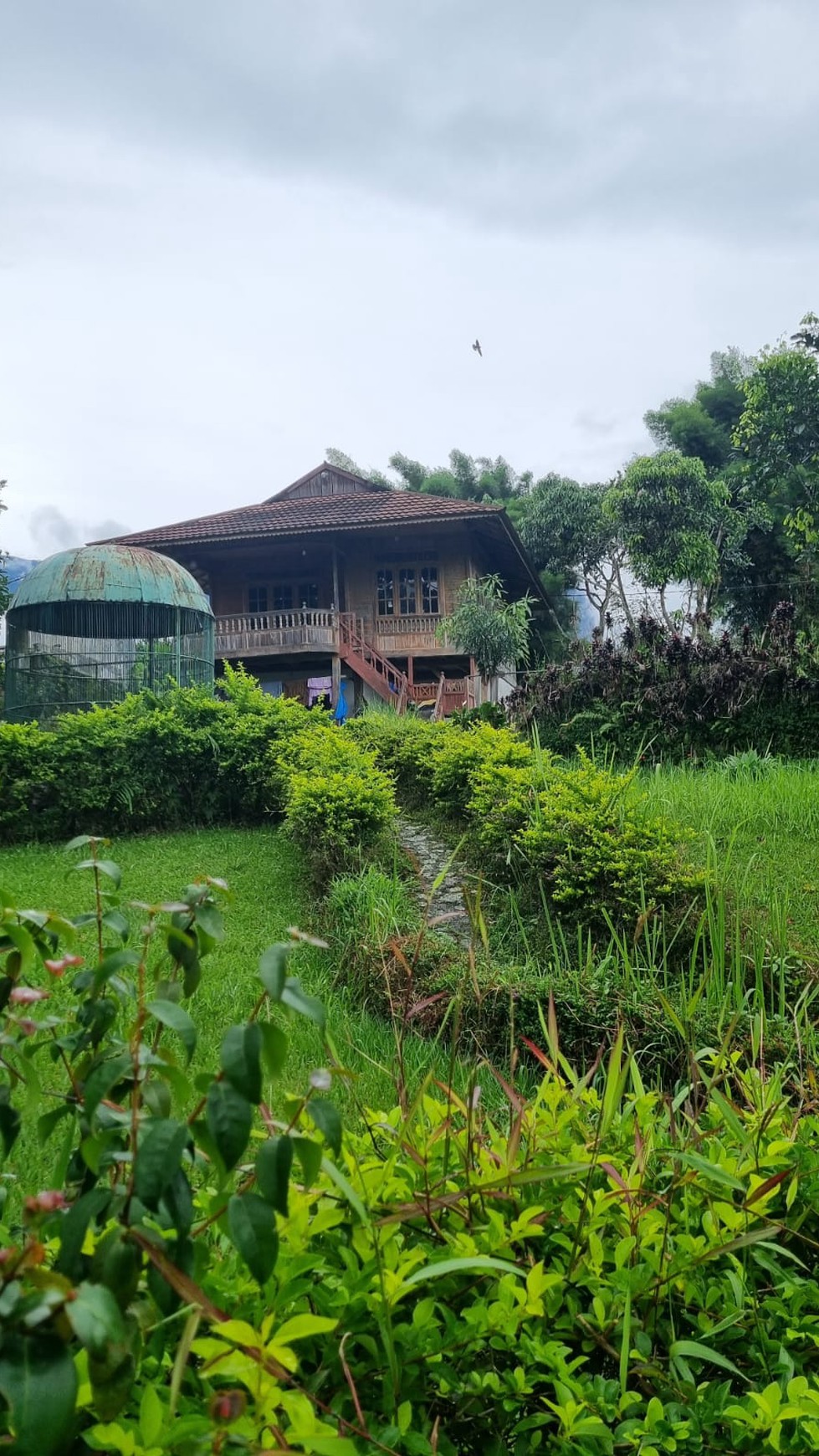 Villa Asri dengan Halaman Luas dan Lingkungan Nyaman di Cianjur