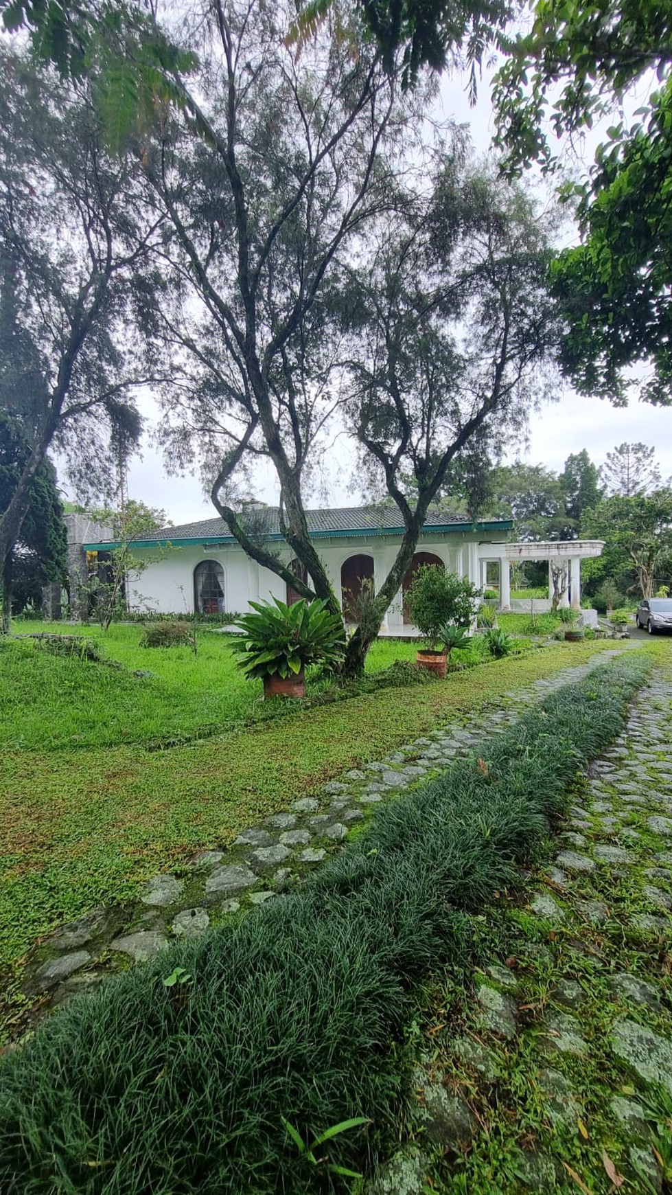 Villa Asri dengan Halaman Luas dan Lingkungan Nyaman di Cianjur