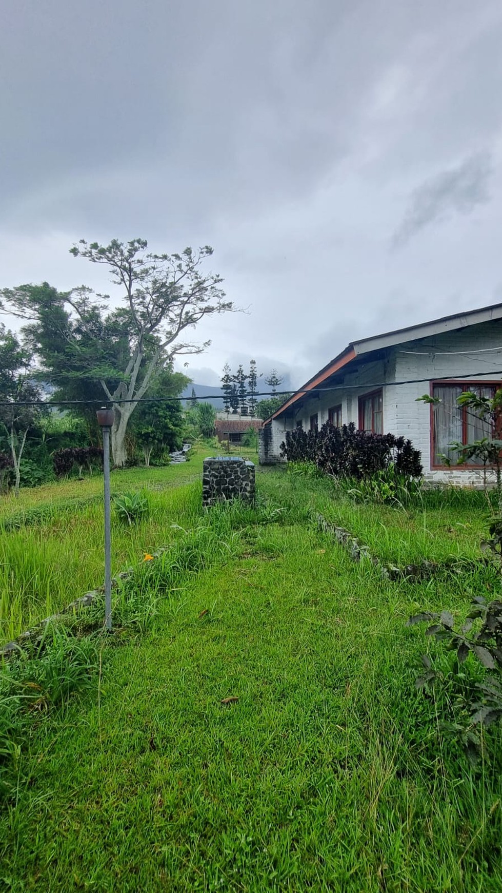 Villa Asri dengan Halaman Luas dan Lingkungan Nyaman di Cianjur