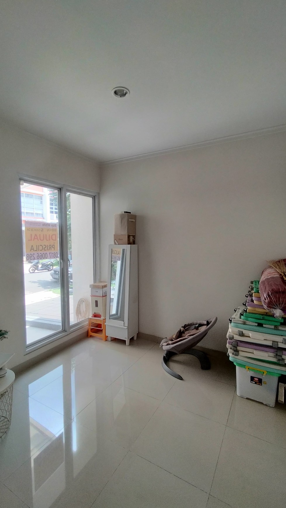 Rumah Modern Minimalis di kawasan ramai Gading Serpong