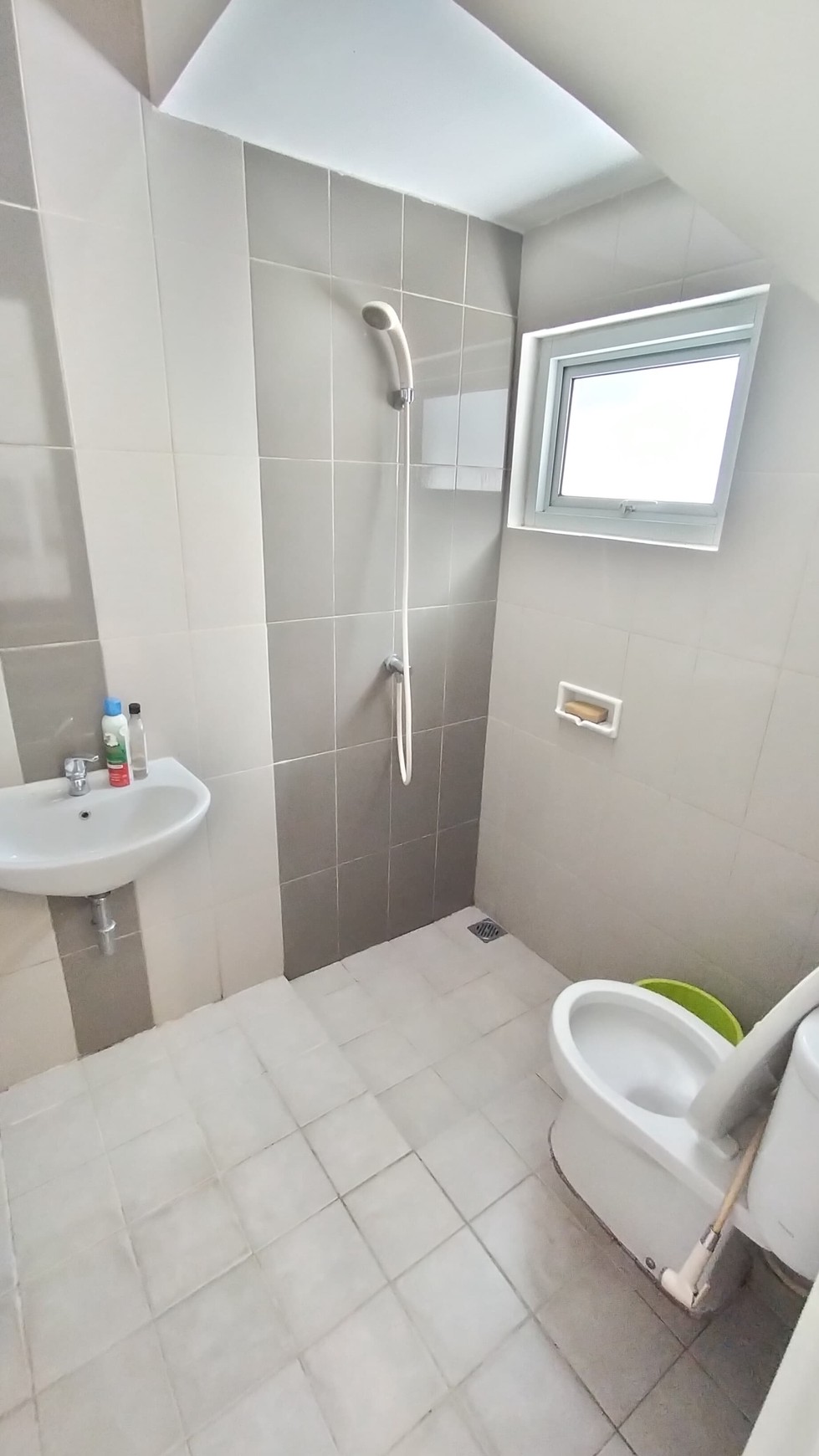 Rumah Modern Minimalis di kawasan ramai Gading Serpong