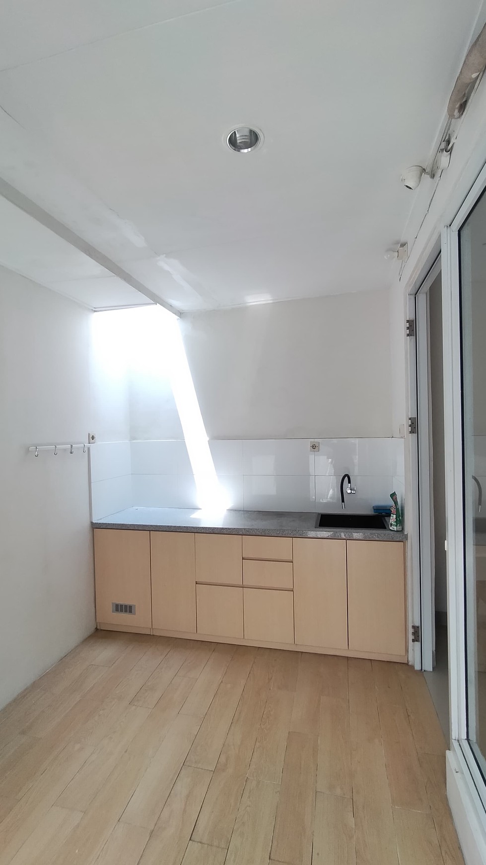 Rumah Modern Minimalis di kawasan ramai Gading Serpong