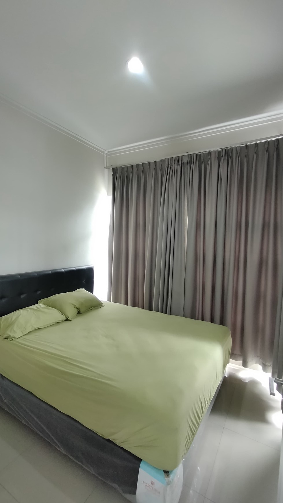 Rumah Modern Minimalis di kawasan ramai Gading Serpong