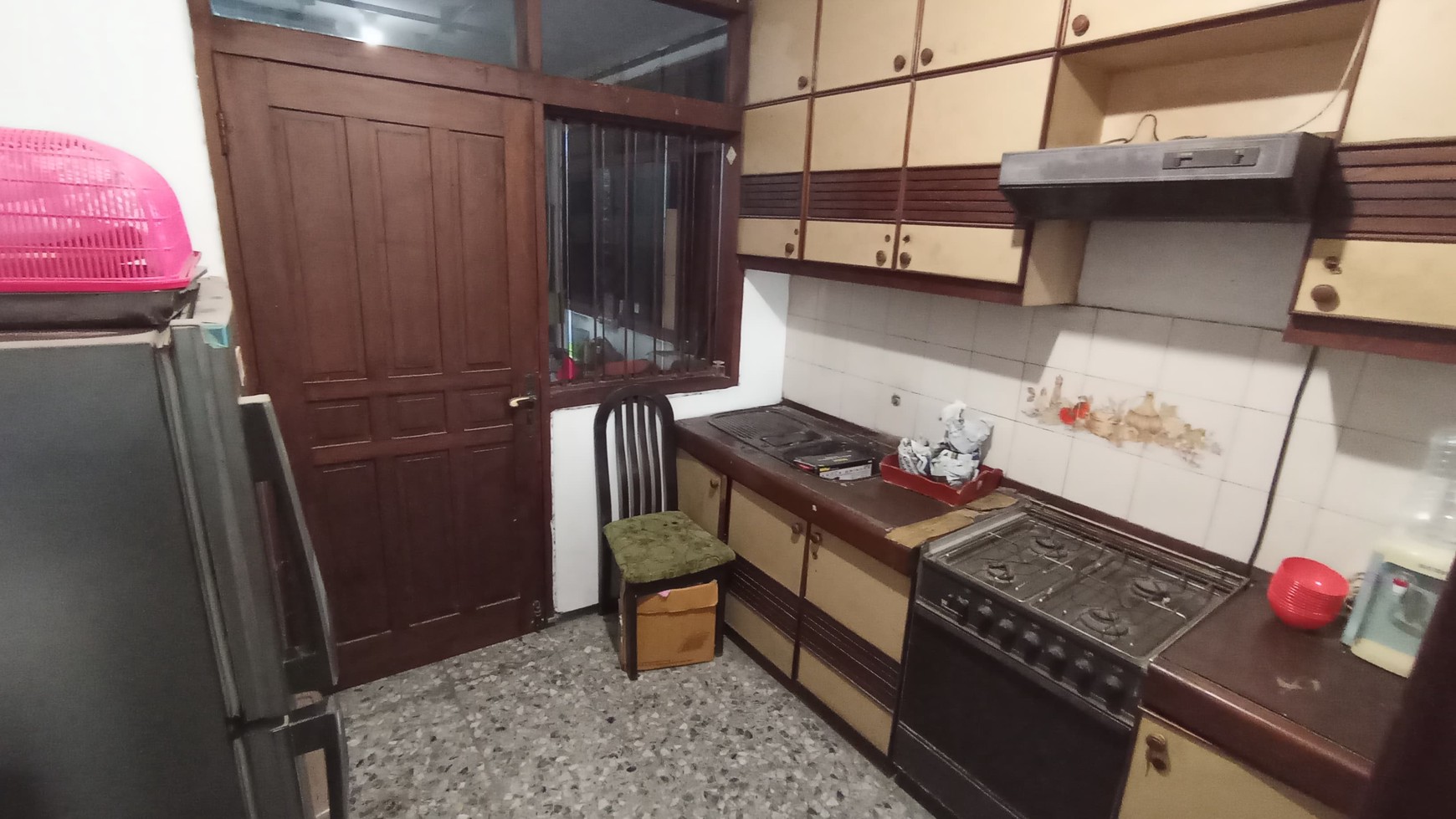 DIJUAL RUMAH FURNISHED DEKAT AREA PERKANTORAN, SURABAYA BARAT