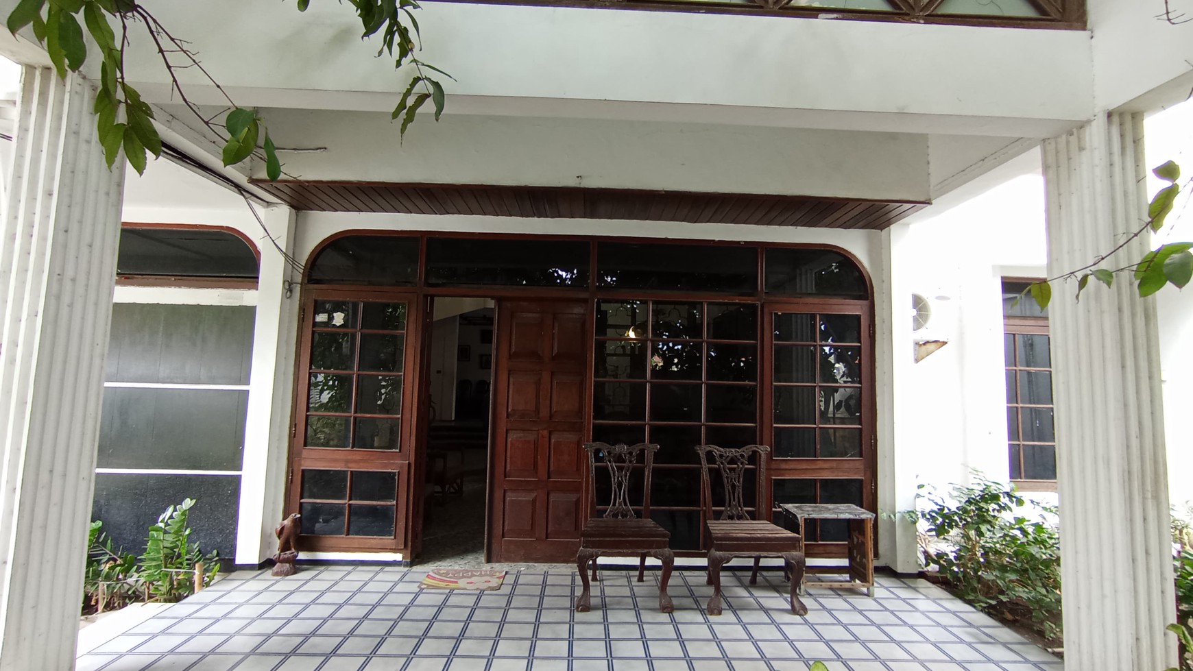 DIJUAL RUMAH FURNISHED DEKAT AREA PERKANTORAN, SURABAYA BARAT