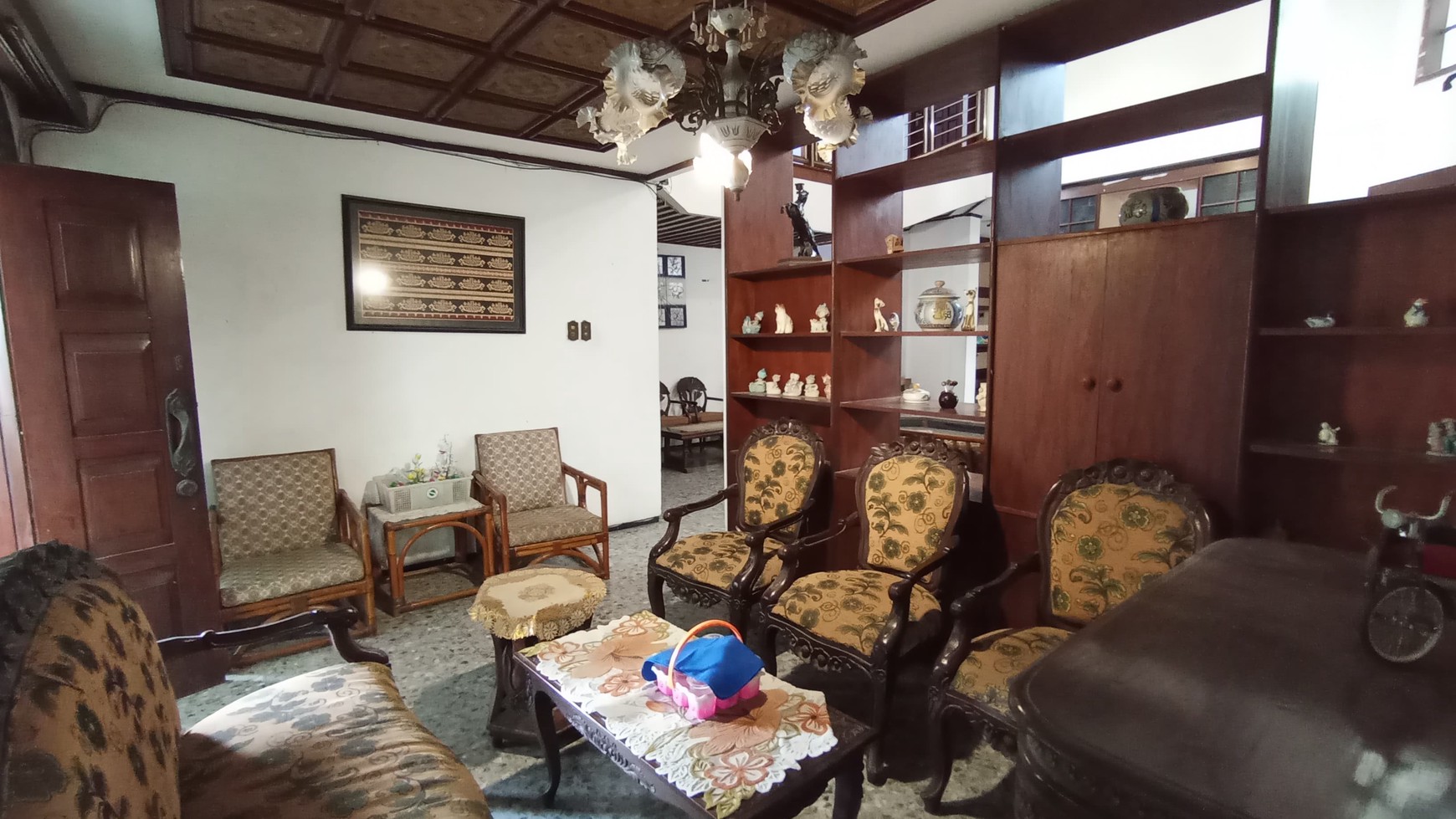 DIJUAL RUMAH FURNISHED DEKAT AREA PERKANTORAN, SURABAYA BARAT