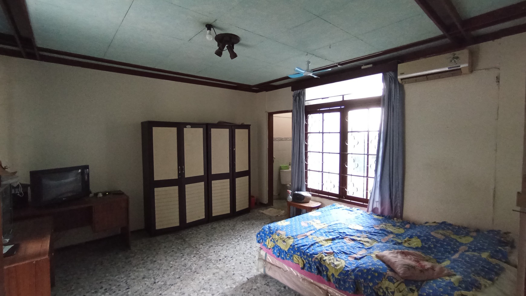 DIJUAL RUMAH FURNISHED DEKAT AREA PERKANTORAN, SURABAYA BARAT