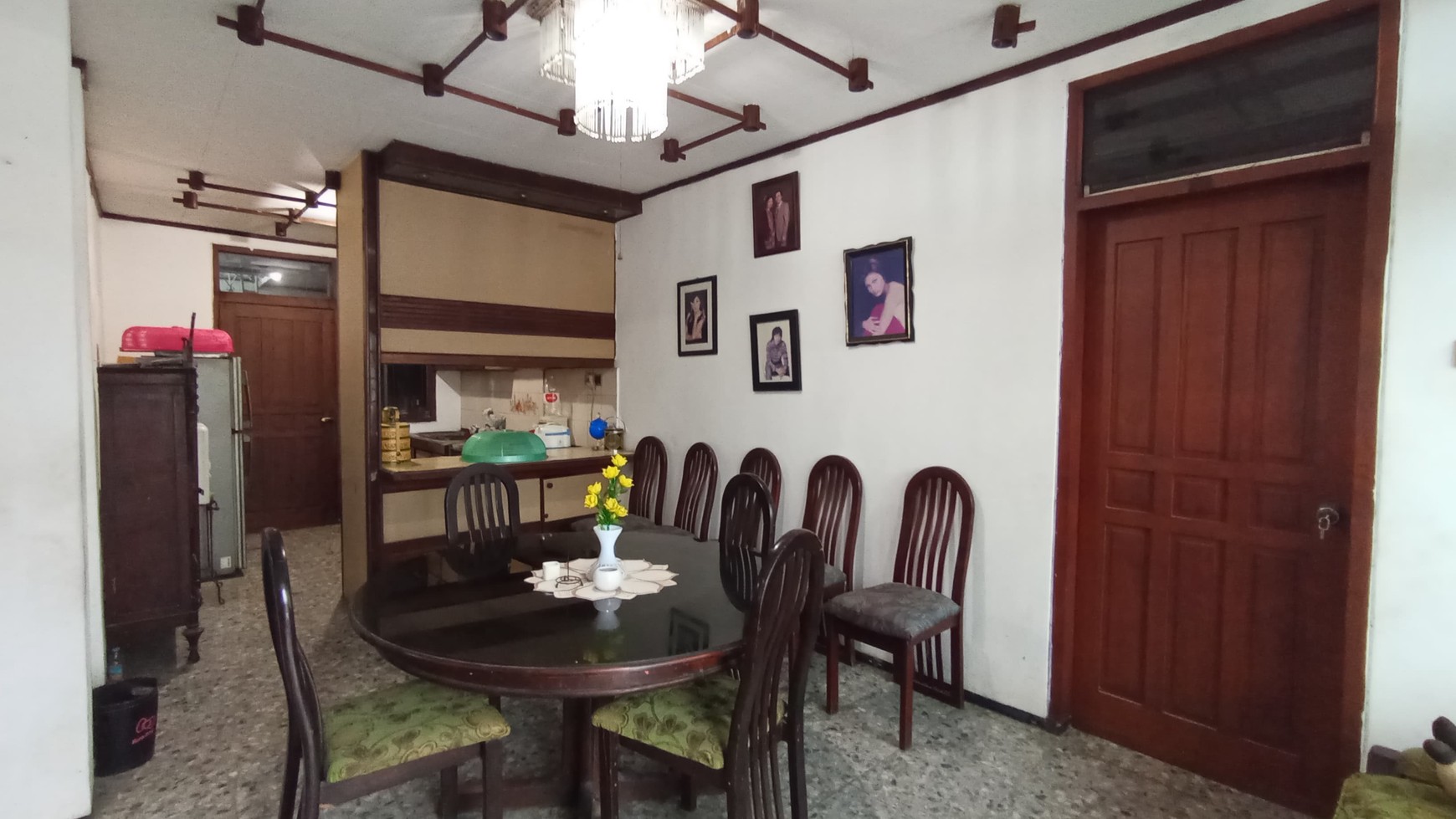 DIJUAL RUMAH FURNISHED DEKAT AREA PERKANTORAN, SURABAYA BARAT