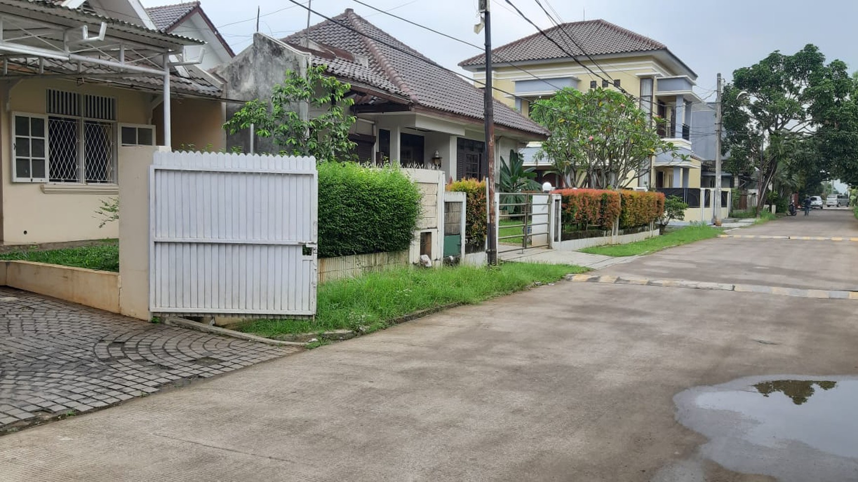 Dijual rumah di lingkungan yang nyaman dan aman di Cinere