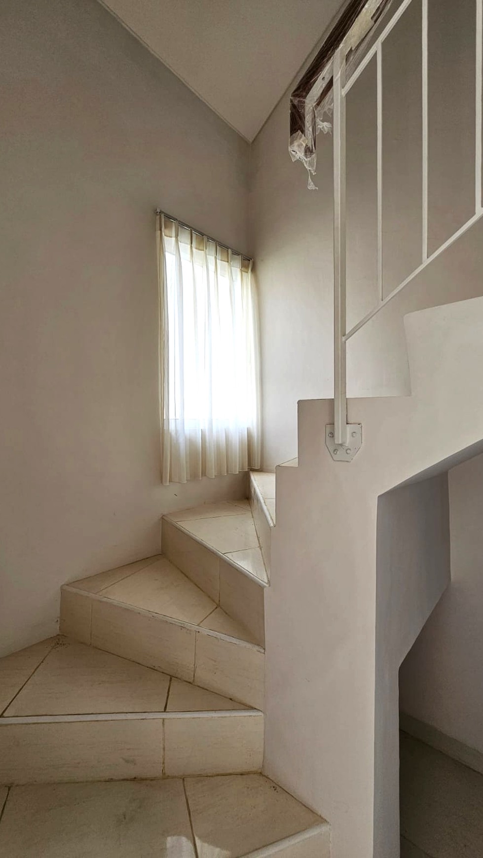 Hot Rent. Rumah bagus Vanya Park Azura, BSD