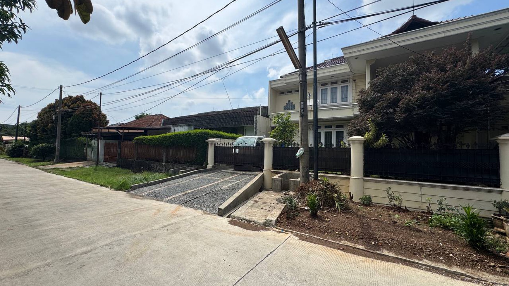 Cinere mega cinere rumah belakang informa luas 350